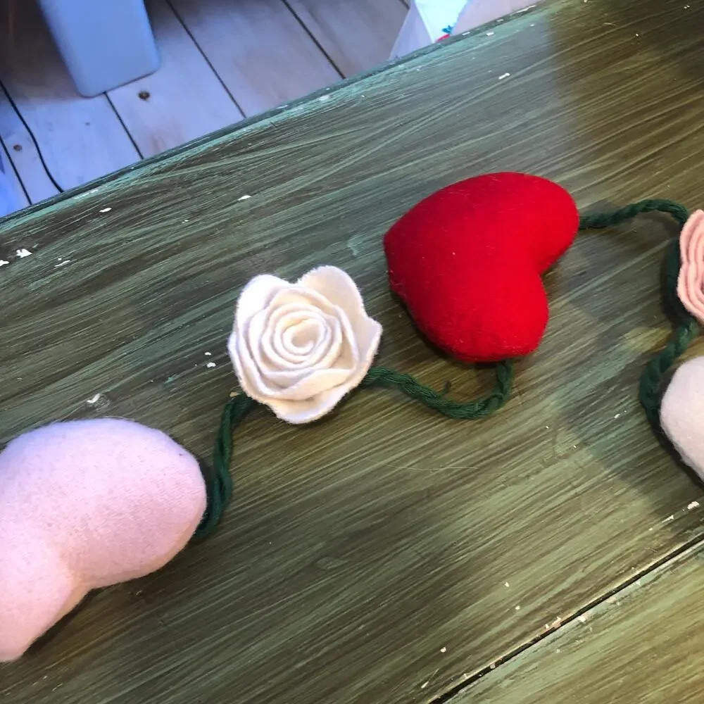 Target Threshold New without Box Garland Felt Hearts and Roses Valentine's Day